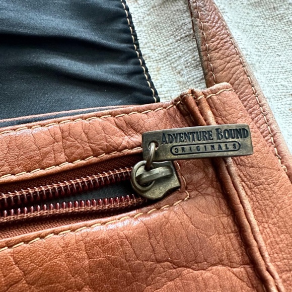 Vintage Camel Brown Leather Messenger Bag - Picture 7 of 8